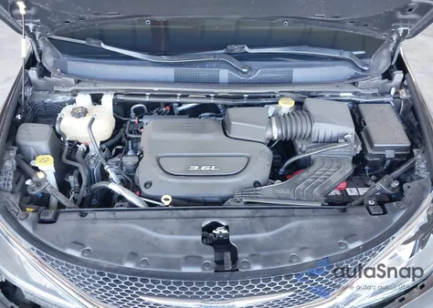 2018 Chrysler Pacifica Limited z USA, uszkodzony, nr VIN 2C4RC1GG5JR357785